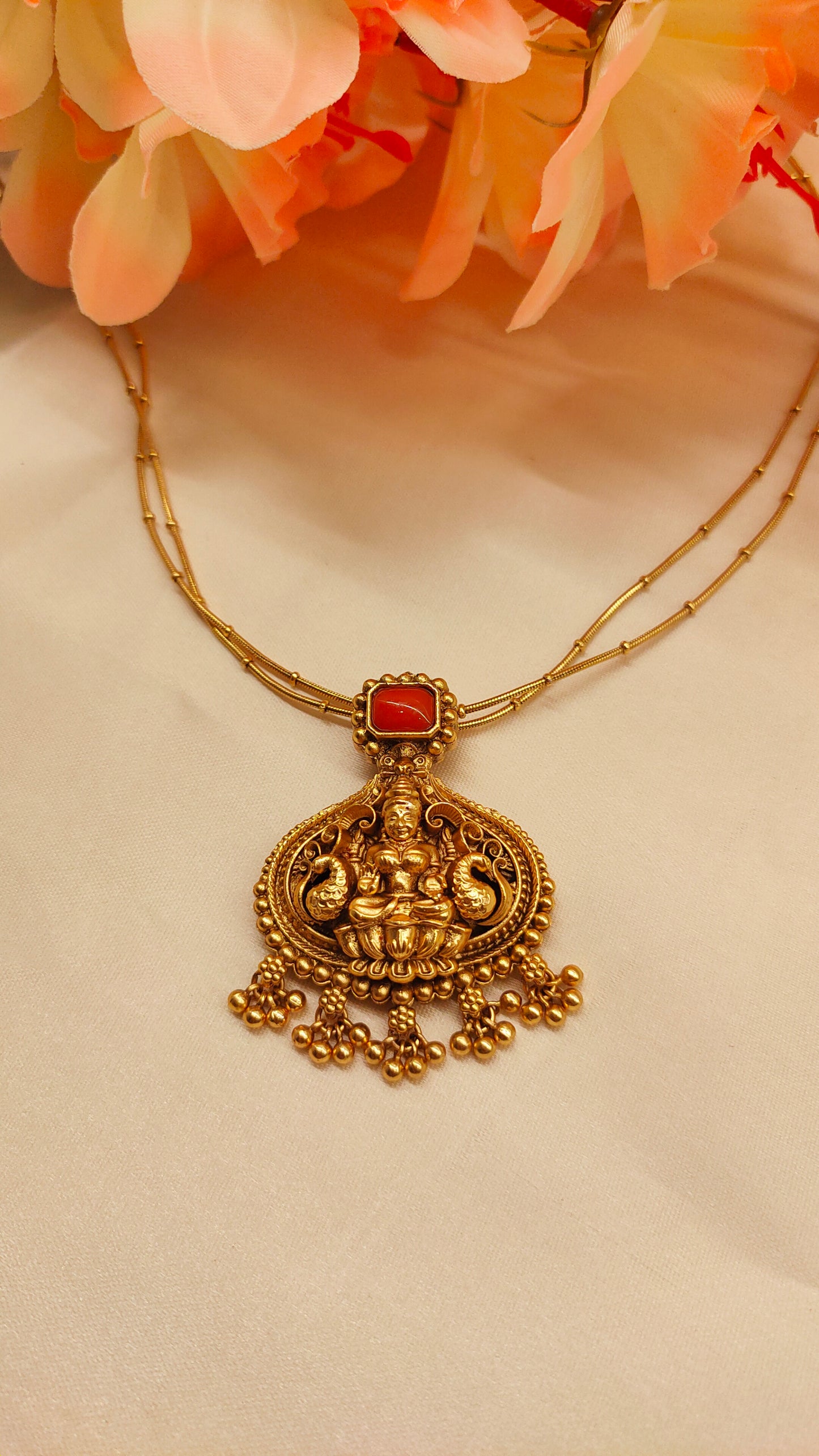 Sri Lakshmi Pendant Necklace Set