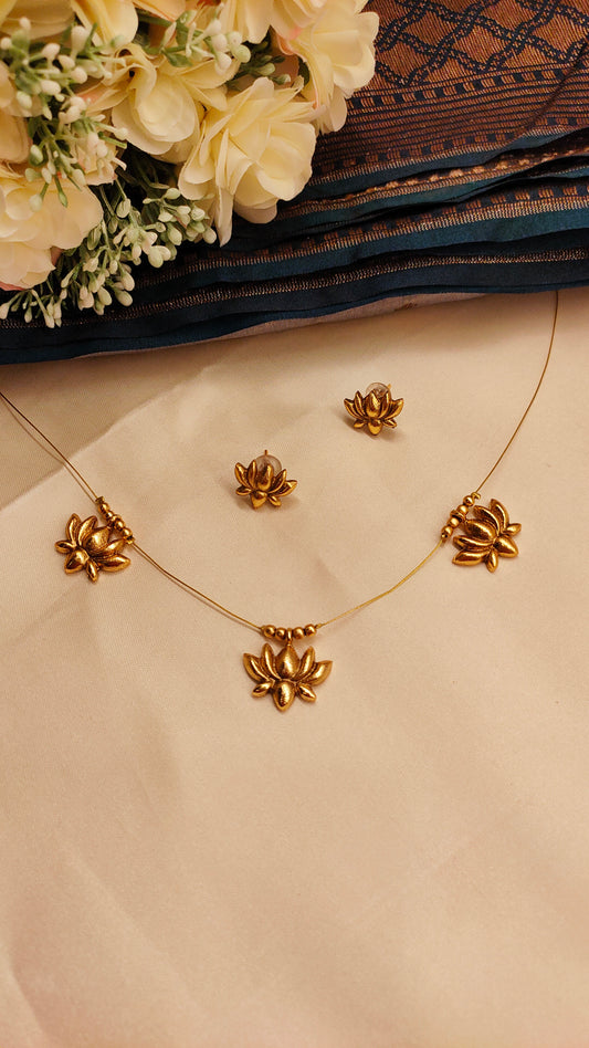 Golden Lotus Invisible Chain