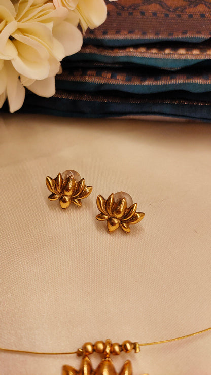 Golden Lotus Invisible Chain